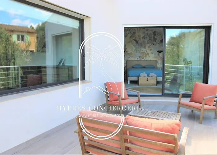 L'arbanaise Vue Piscine Presqu'ile Giens By Hc הייר